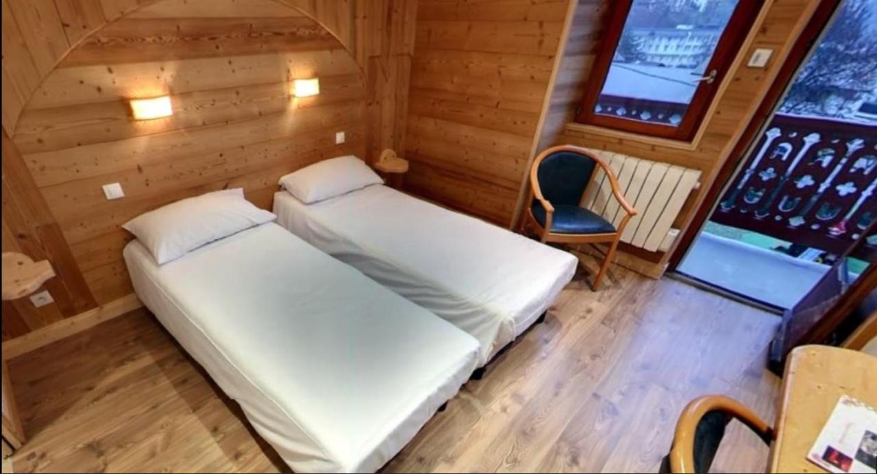 Hotel Les Chalets บรีดเดอ-เล-แบ็ง ภายนอก รูปภาพ