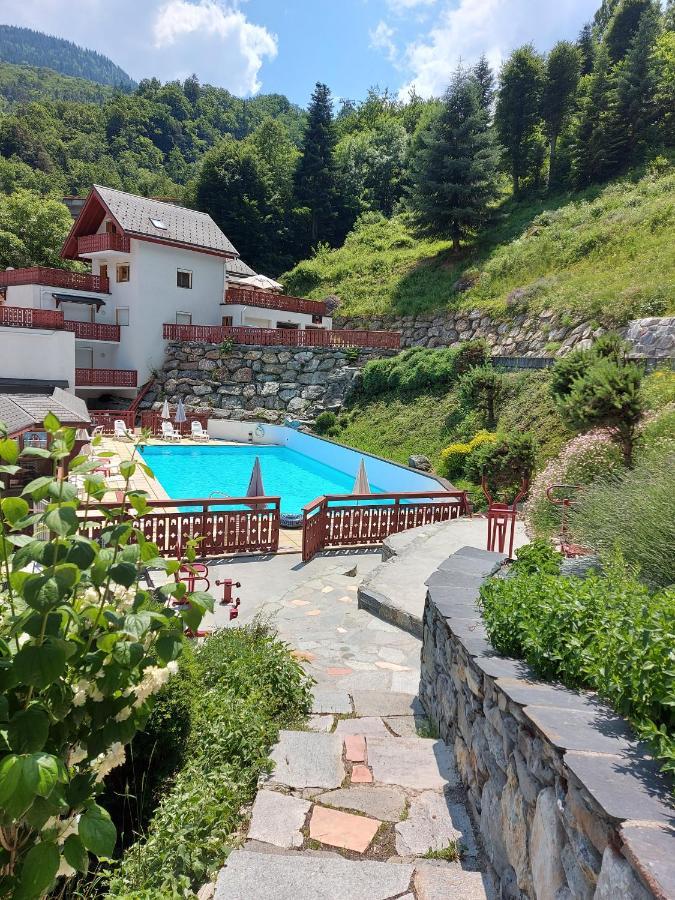 Hotel Les Chalets บรีดเดอ-เล-แบ็ง ภายนอก รูปภาพ