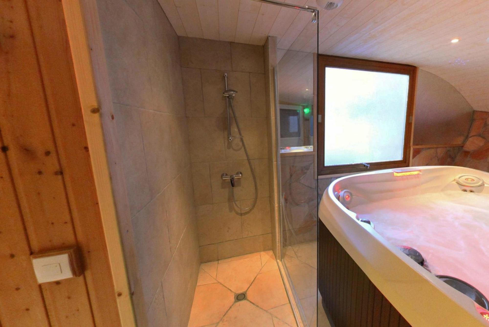 Hotel Les Chalets บรีดเดอ-เล-แบ็ง ภายนอก รูปภาพ