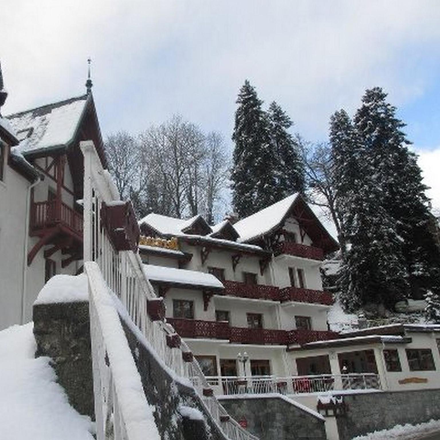 Hotel Les Chalets บรีดเดอ-เล-แบ็ง ภายนอก รูปภาพ