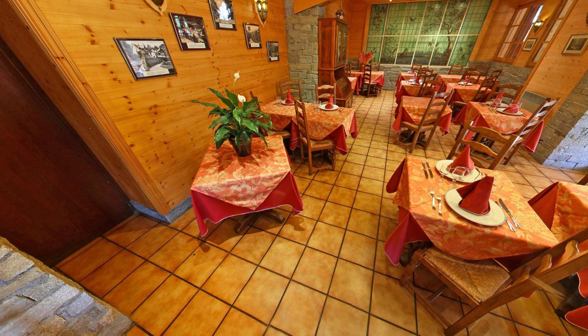 Hotel Les Chalets บรีดเดอ-เล-แบ็ง ภายนอก รูปภาพ